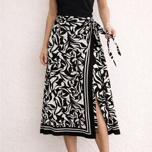 LOFT Skirt Size 10 Black
White Floral Wrap Tie Midi
Skirt Side Zipper